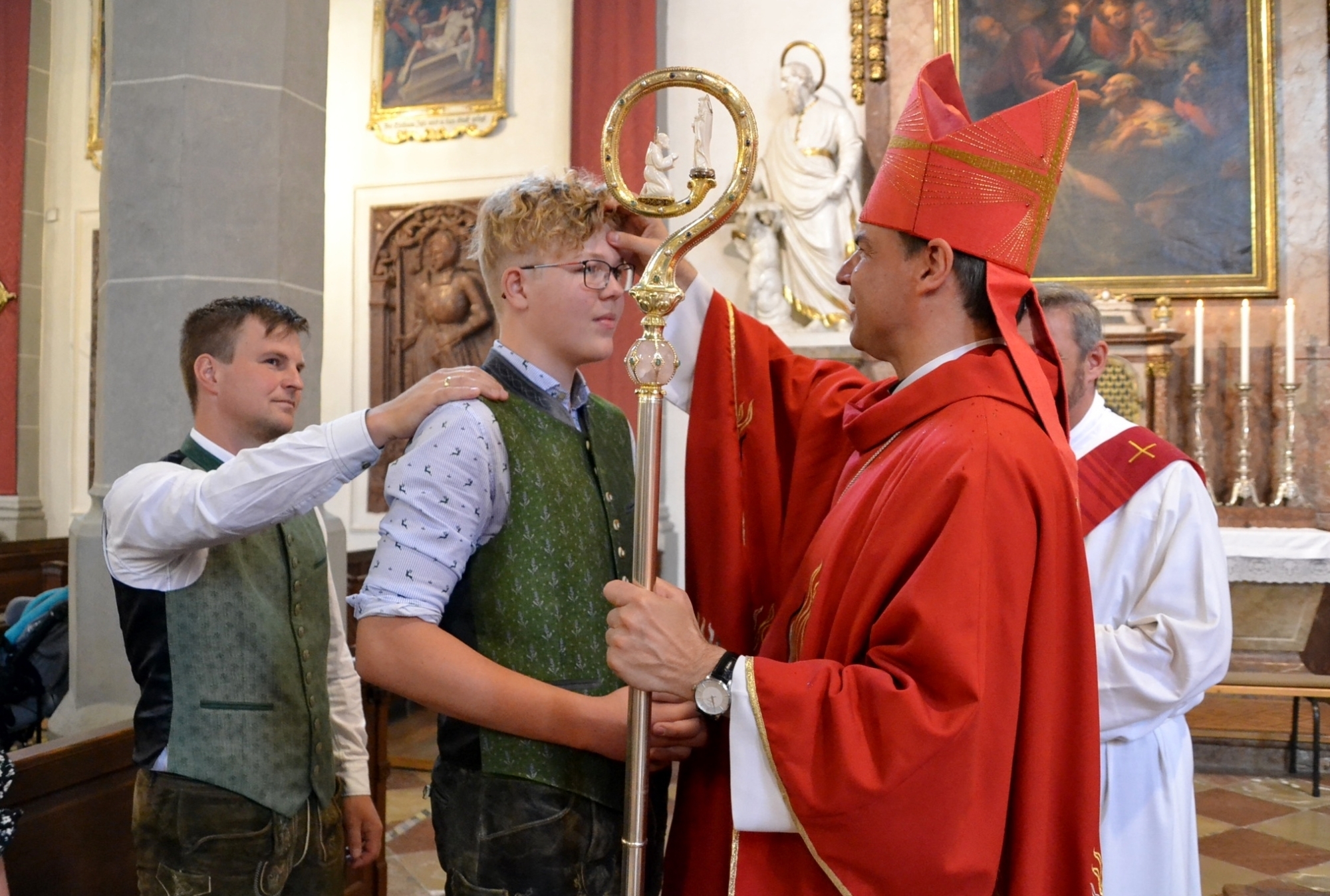 Firmling Anton ist zugleich Ministrant in der Pfarrei St Philippus und Jakobus Altotting Bild 1