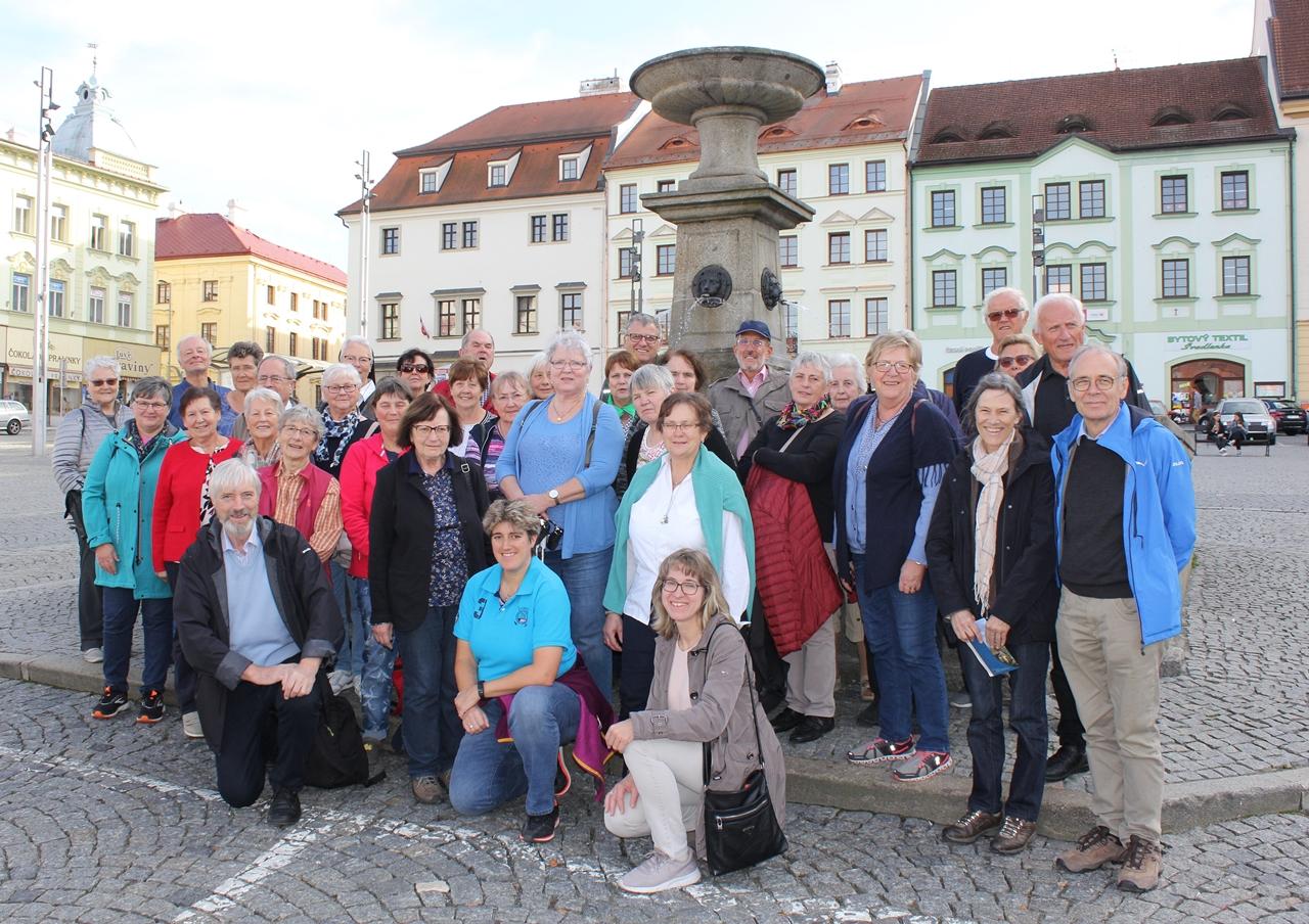 1591_Pilgergruppe Stadtpl Klattau_01B