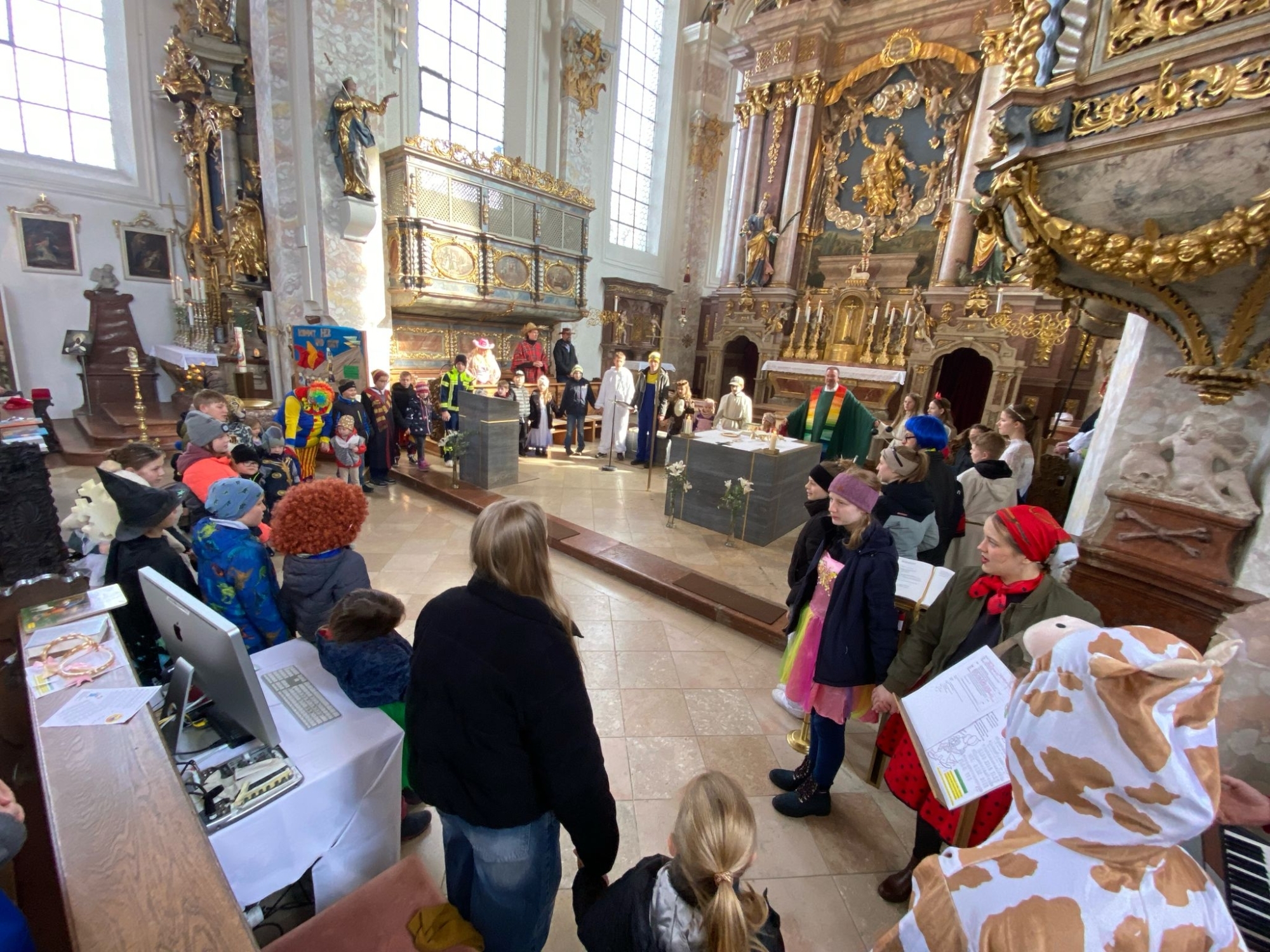 Faschingsgottesdienst Altar