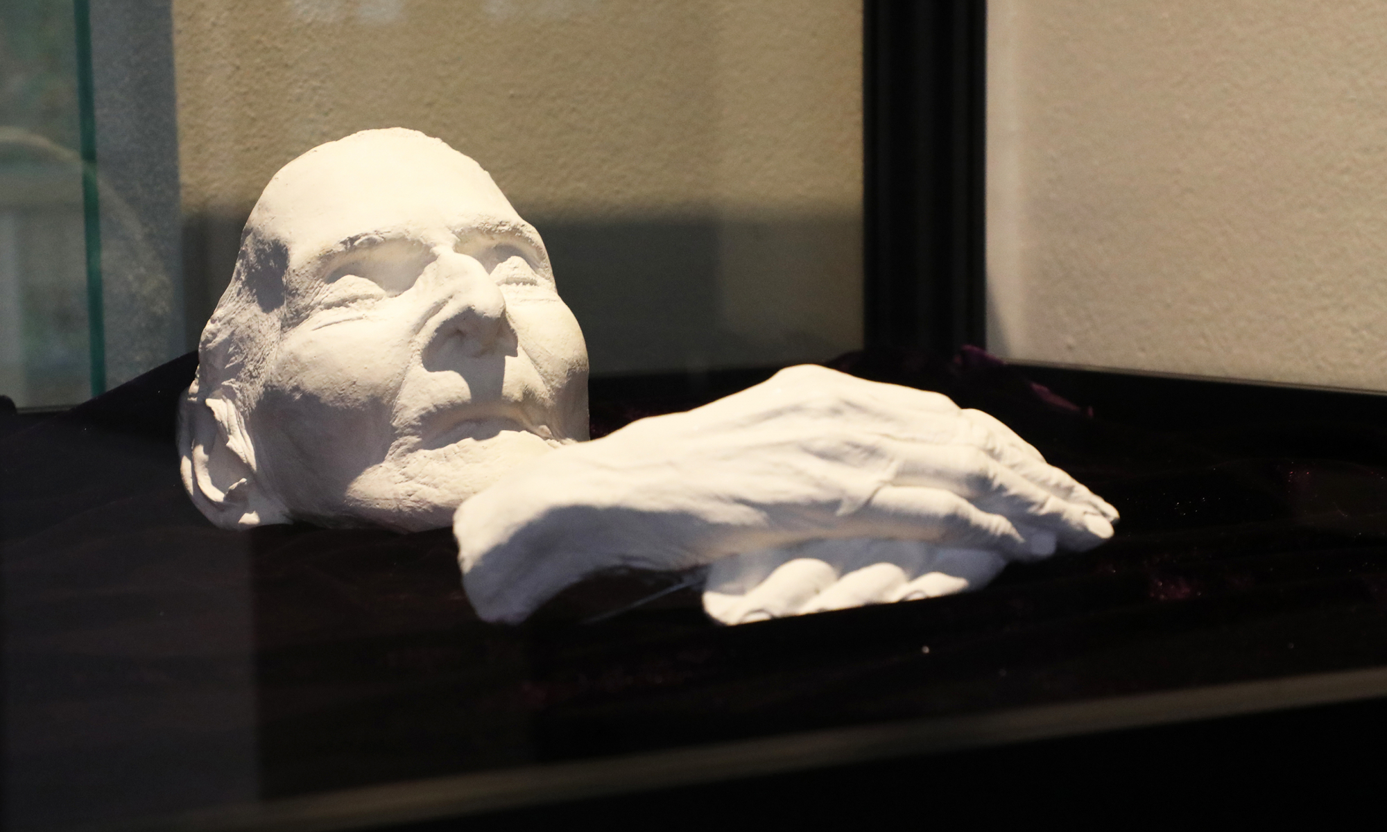 191028_Totenmasken-Ausstellung_foto2