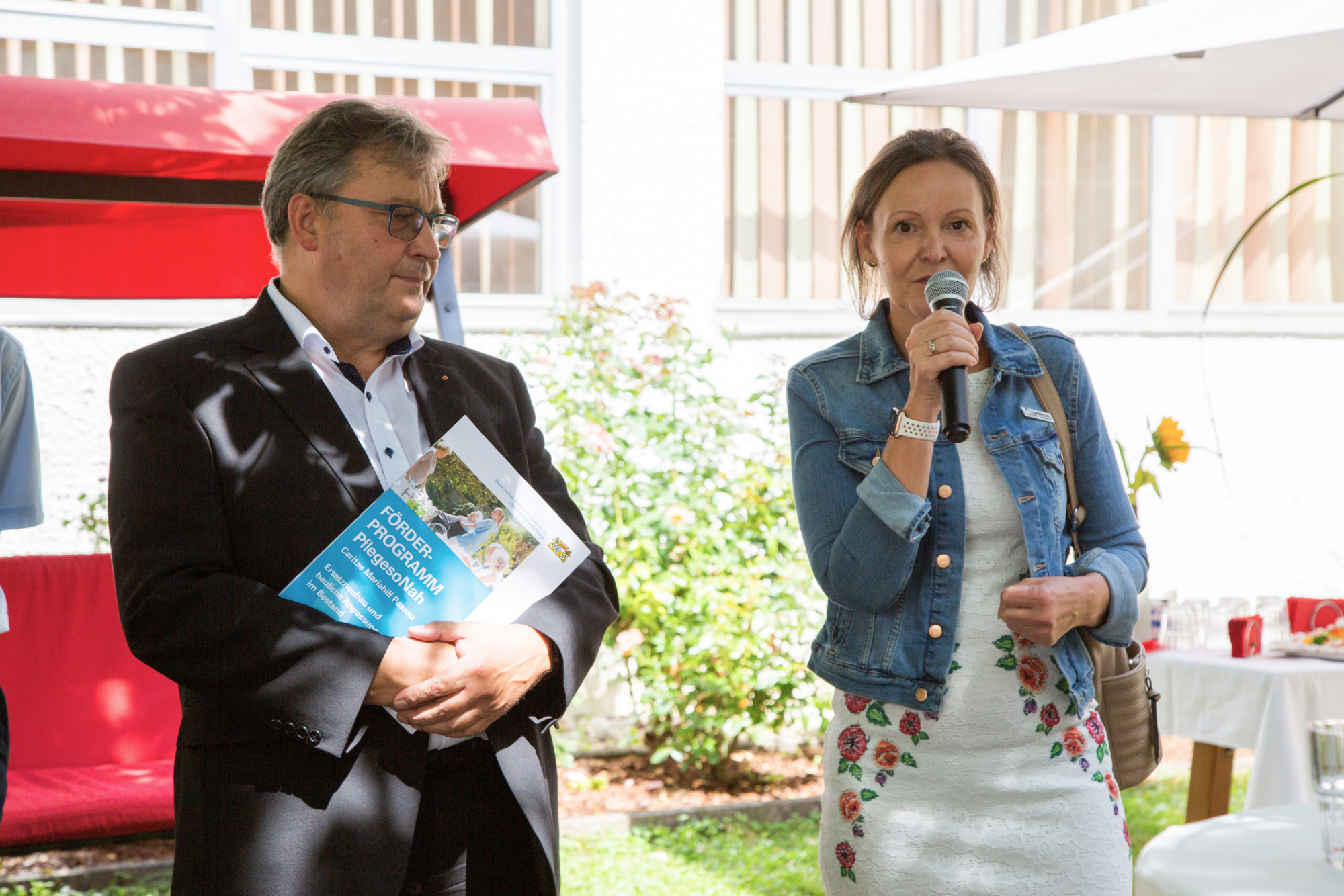 220729 Altenheim Mariahilf mit Staatsminister Holetschek 1