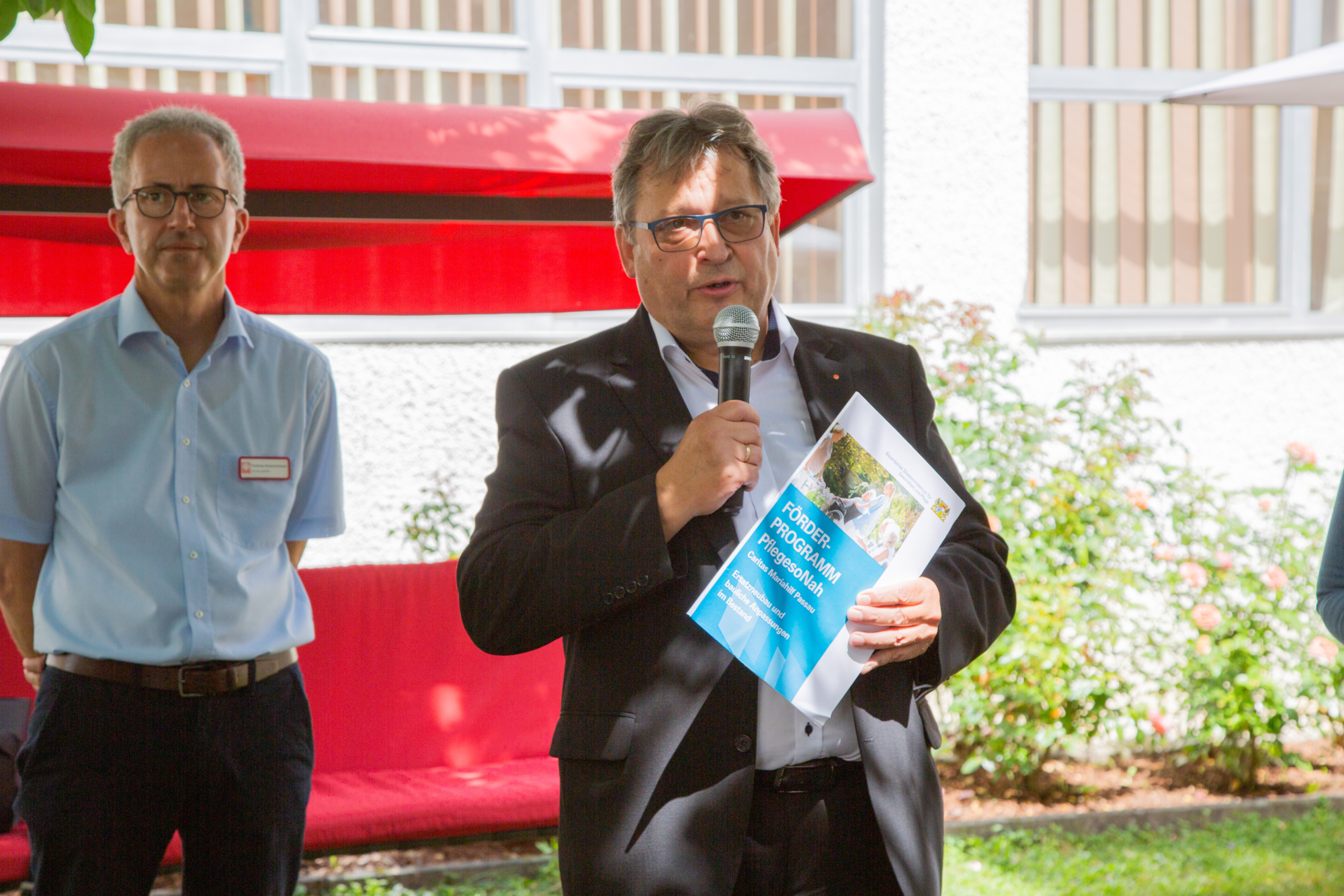 220729 Altenheim Mariahilf mit Staatsminister Holetschek 14