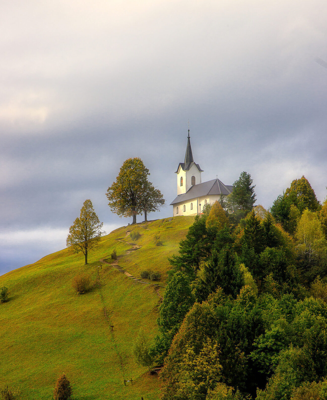 Kirche-Huegel-Weg