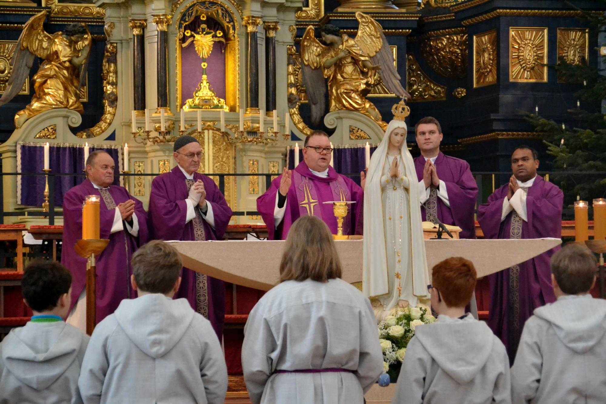 Fatima Apostolat feiert Festmesse Gnadenstunde mit Marienweihe 8 12 2019 1