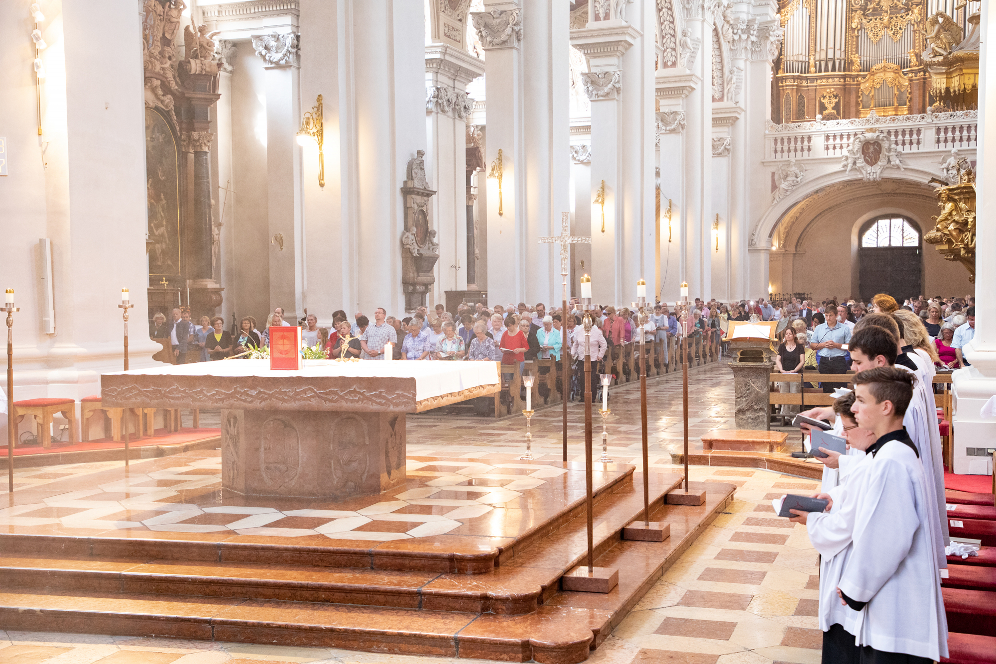 Gottesdienst im Stephansdom low