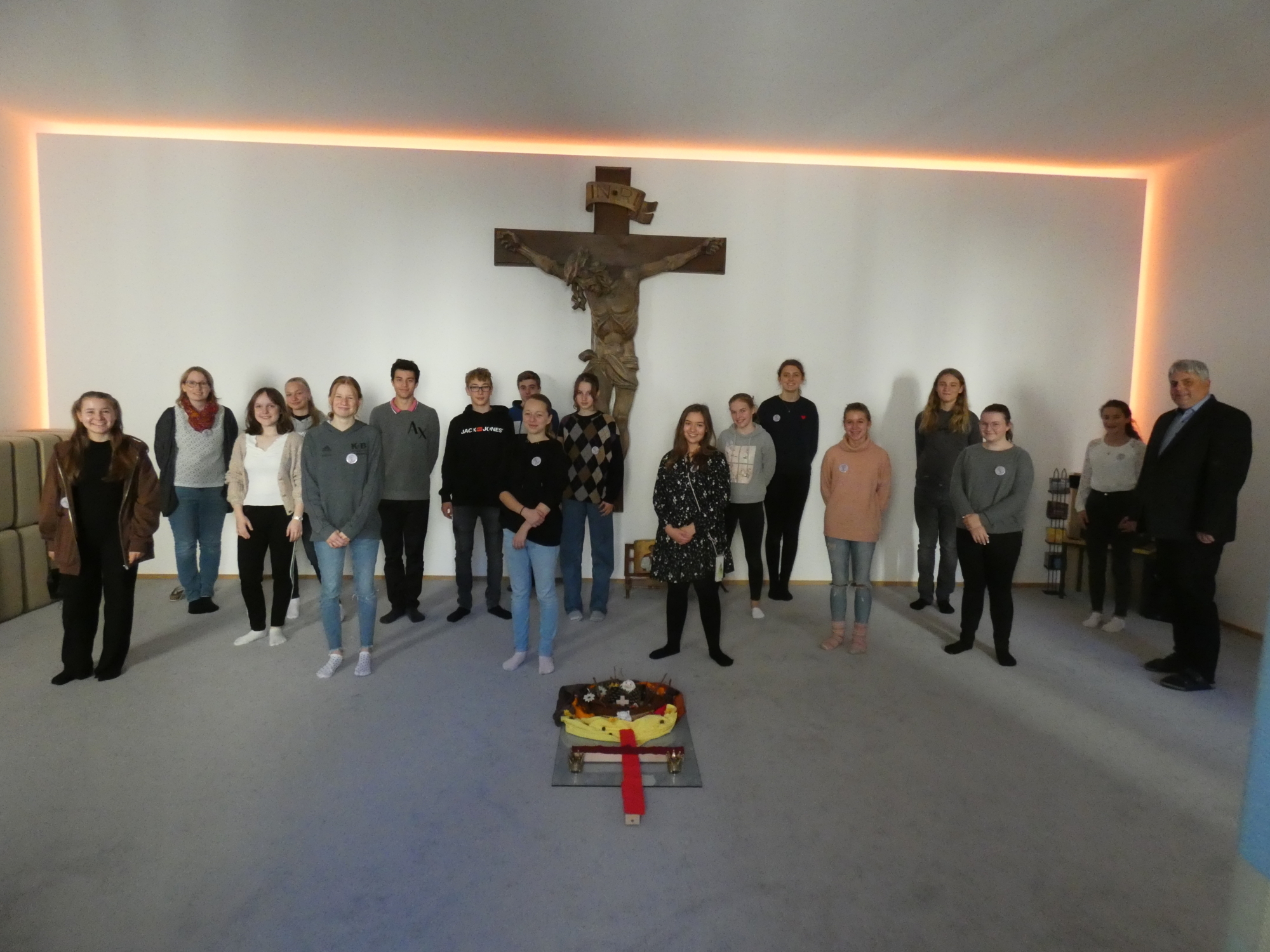 Gruppenbild mit Ministrantenpfarrer Wolfgang de Jong