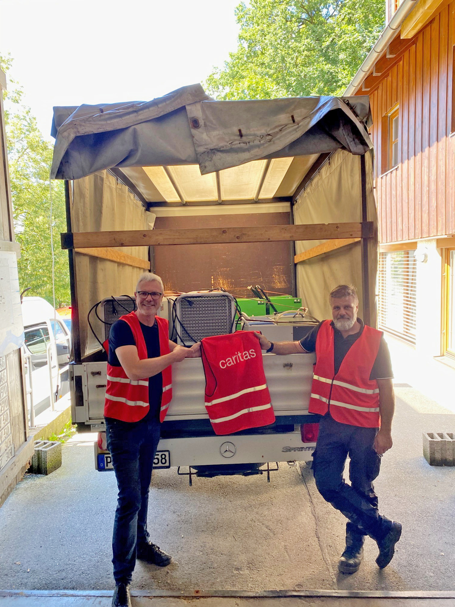 LKW beladen fuer Slowenien 2 2