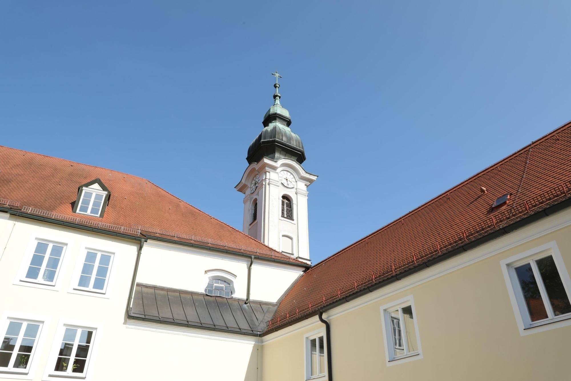 Mittel Haus der Begegnung HEILIG GEIST Burghausen