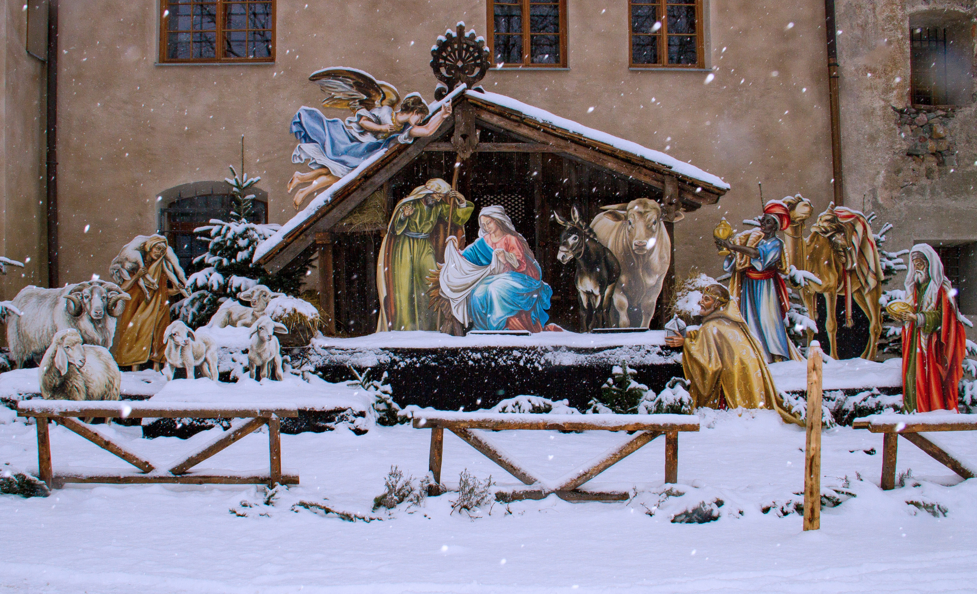 Weihnachtskrippe draussen