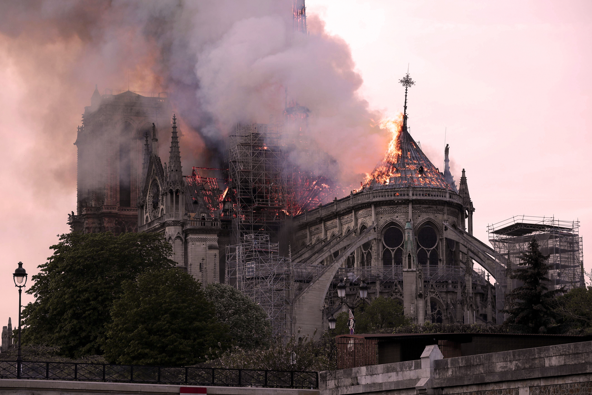 News_Bild_Notre_Dame_Brand