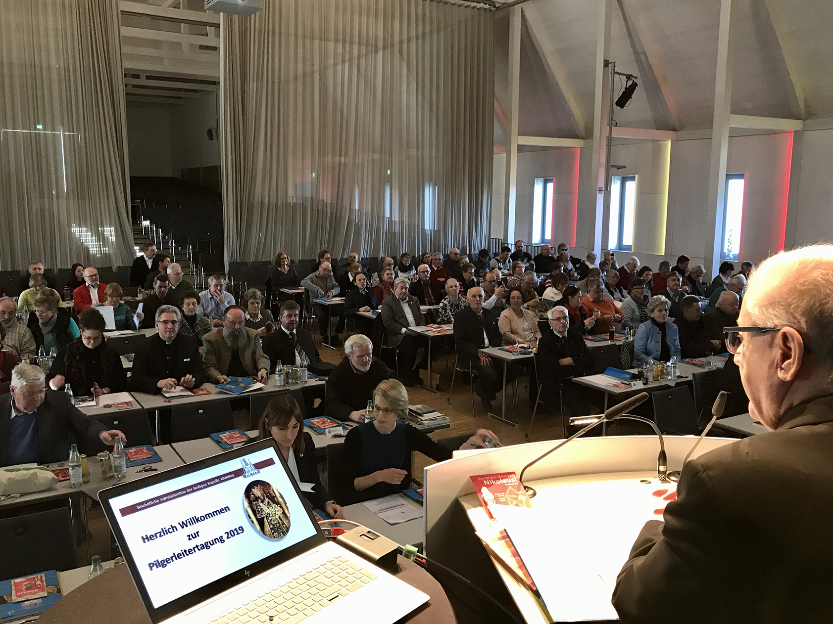 S15_mandl-forum-rechts_wt_alb