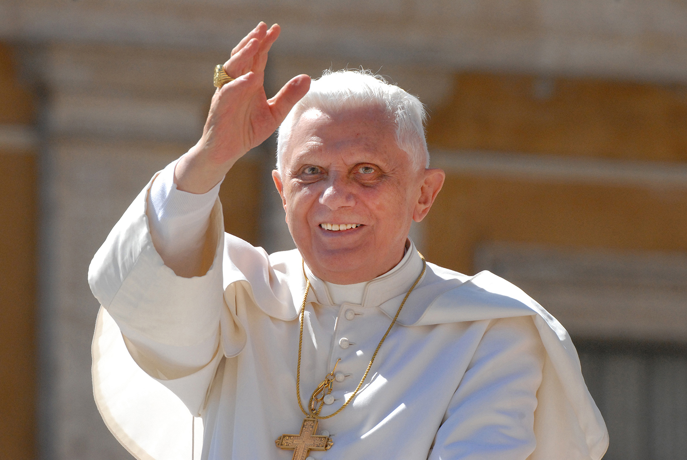 2023 01 02 pb alb papst benedikt winkt
