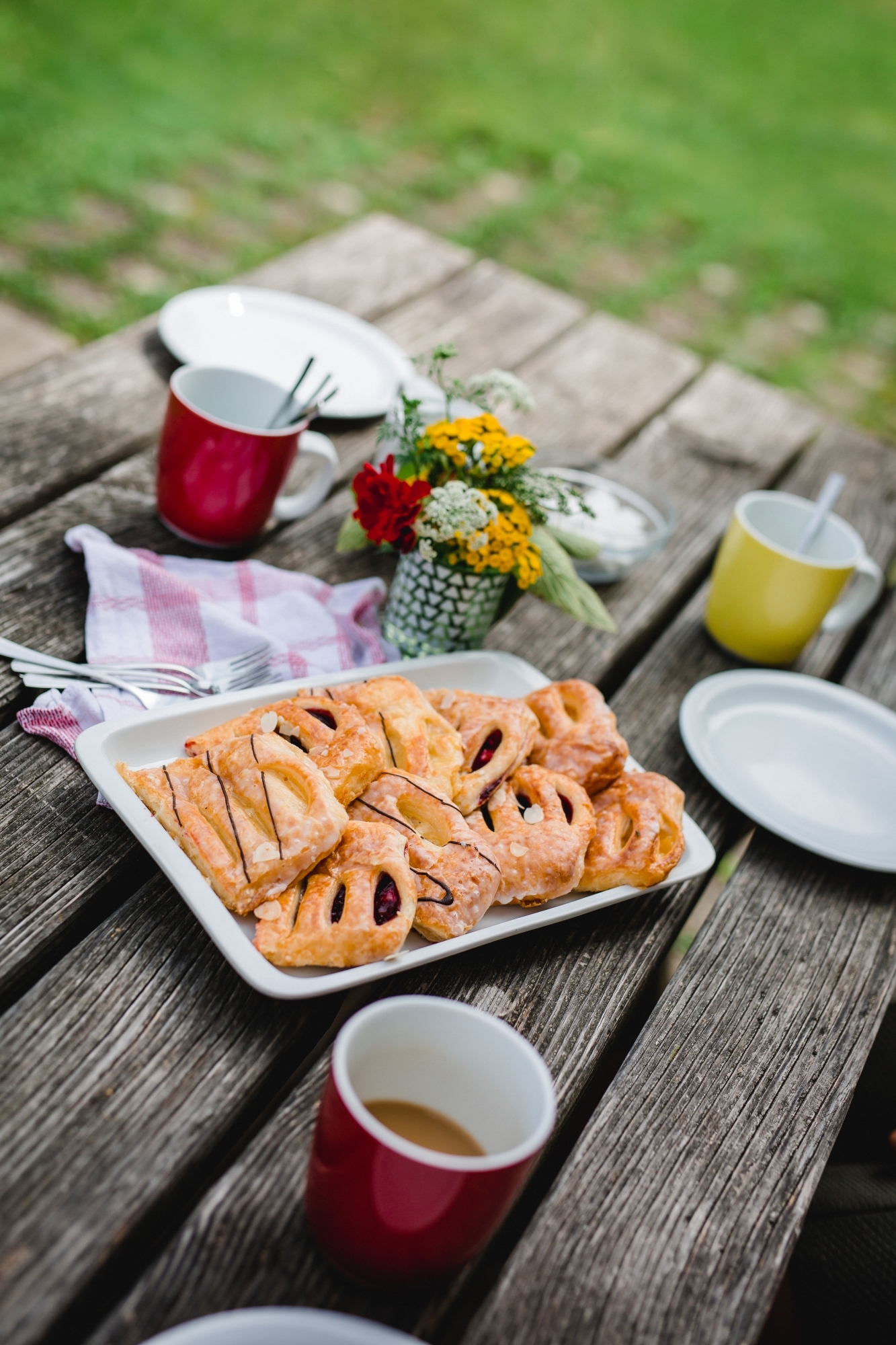 Jugendhaus Dornach Nachmittagskaffee und Kuchen