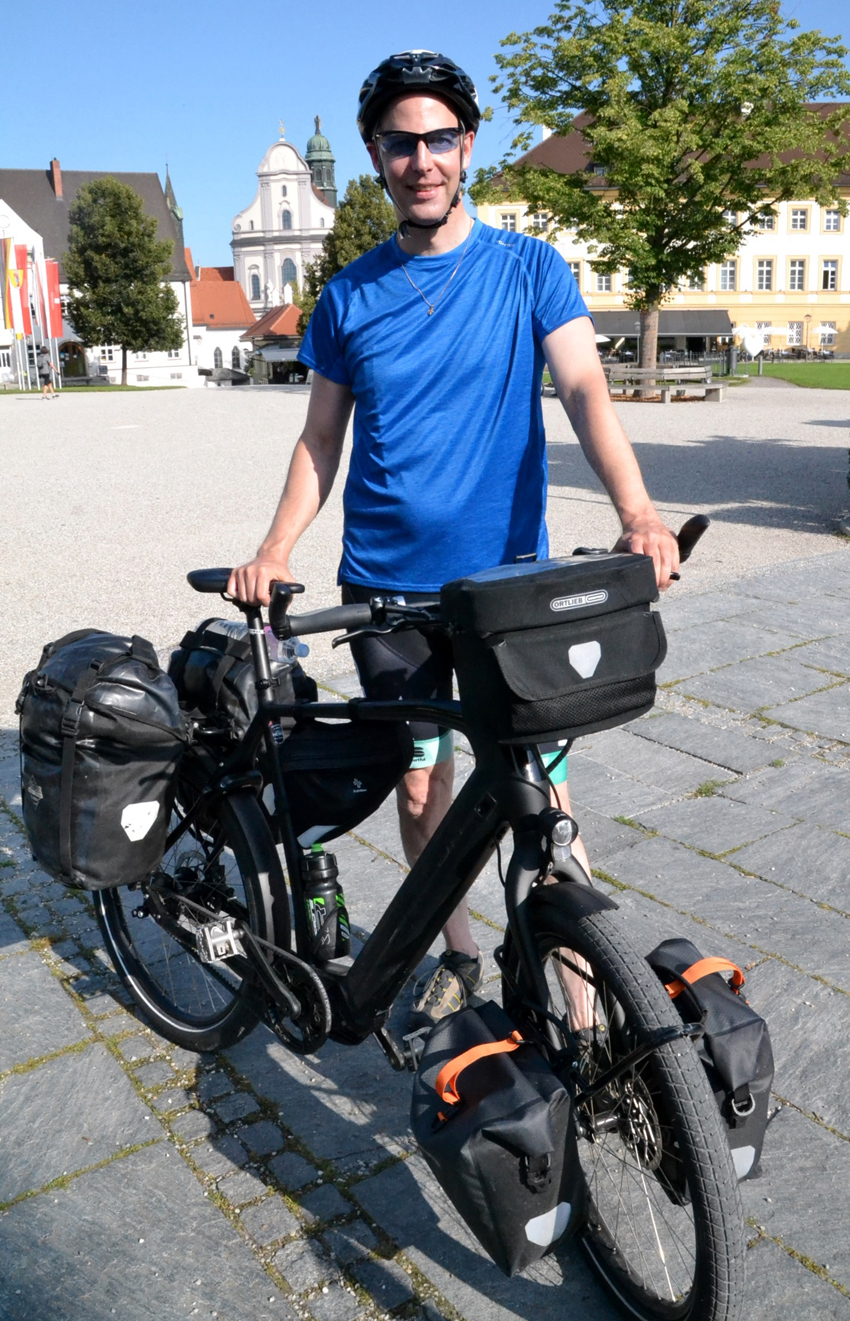 2020 08 03 aoelfb pfarrer markus hartung wallfahrer altoetting rad
