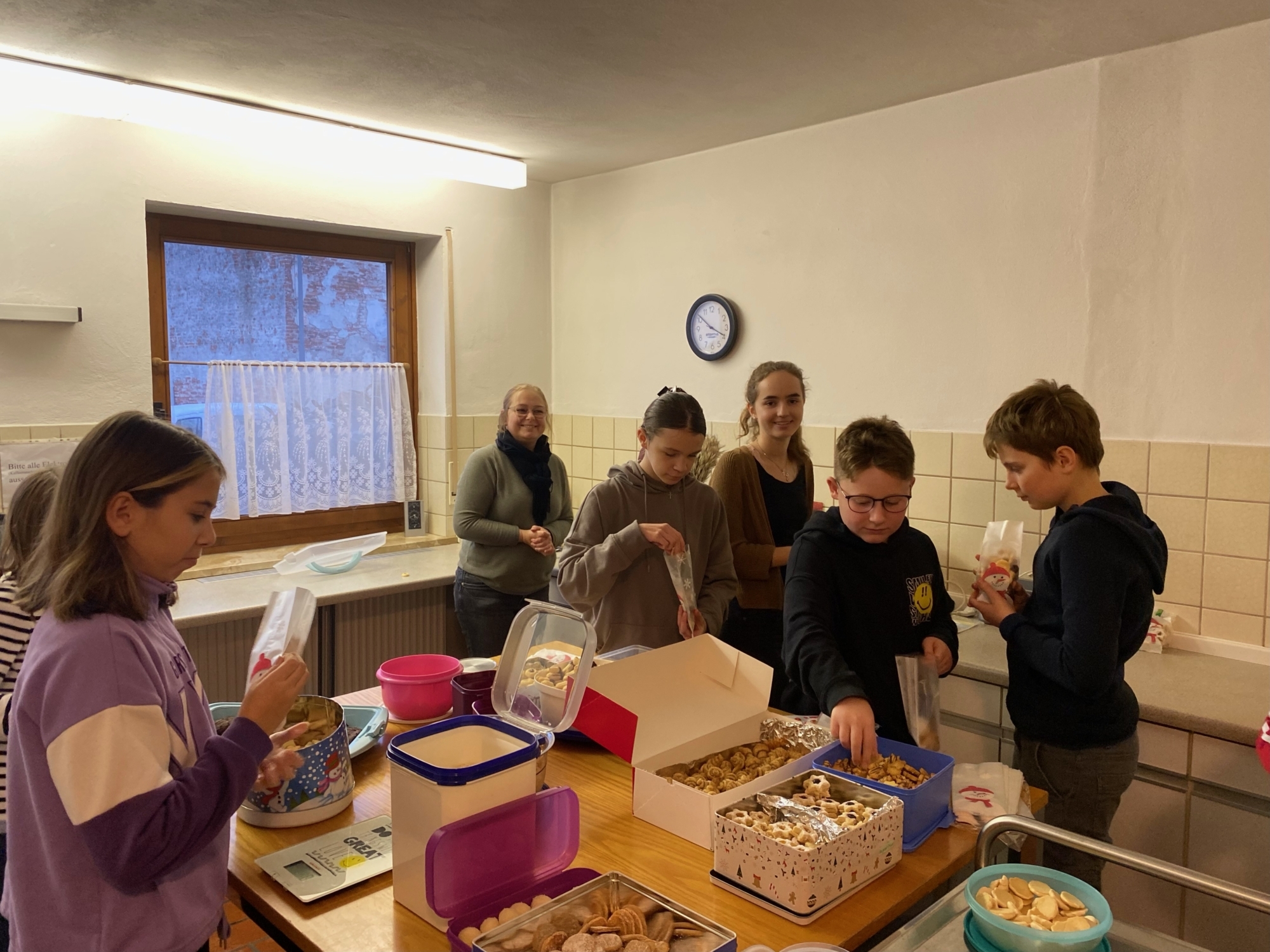 202312xx Christkindlmarkt Eichendorf Ministranten Aktion Magdalena Brunner 1