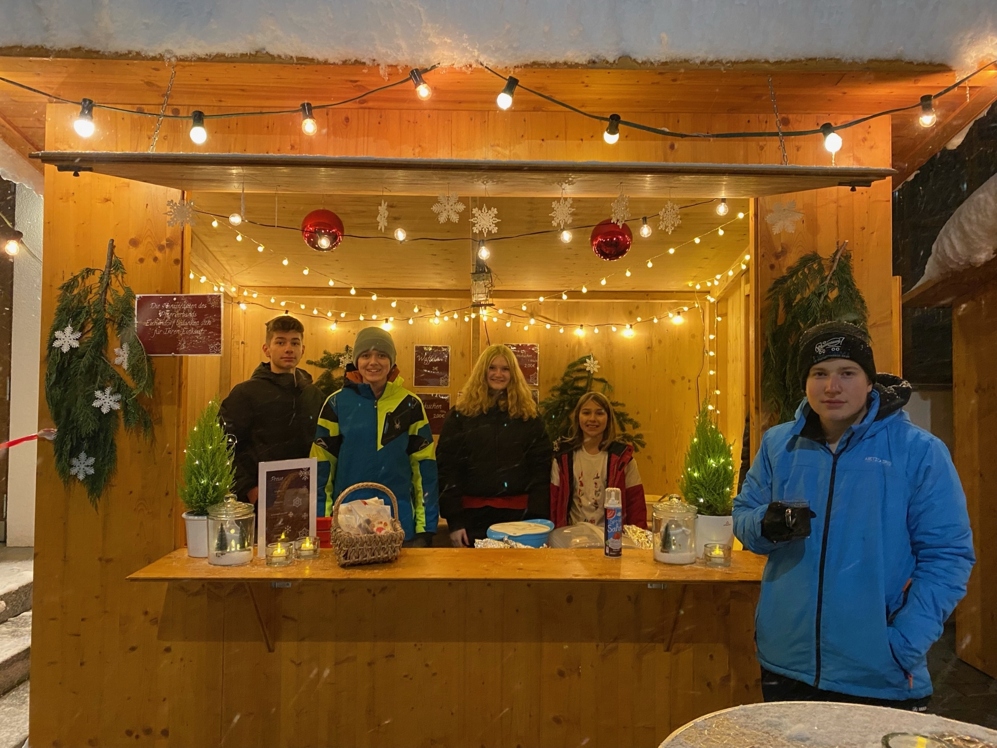 202312xx Christkindlmarkt Eichendorf Ministranten Aktion Magdalena Brunner 6