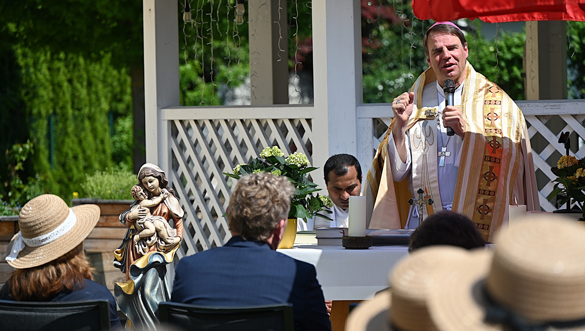 2025 05 02 Bischof Stefan Oster in Eichendorf Seniorenheim Sankt Martin UA 191