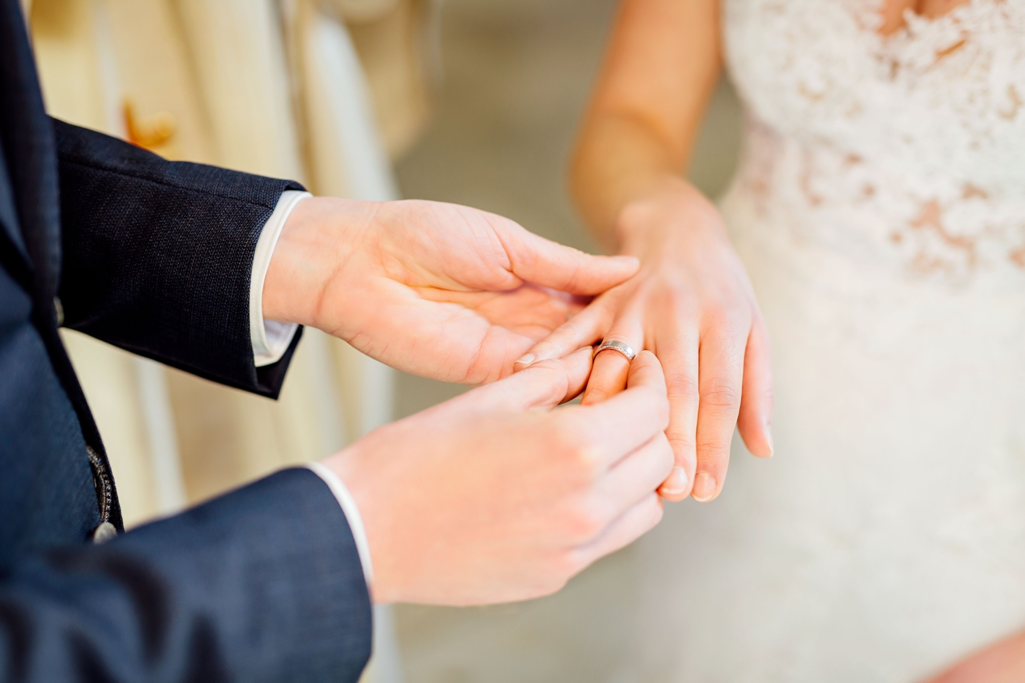 Hochzeit Anstecken des Eherings