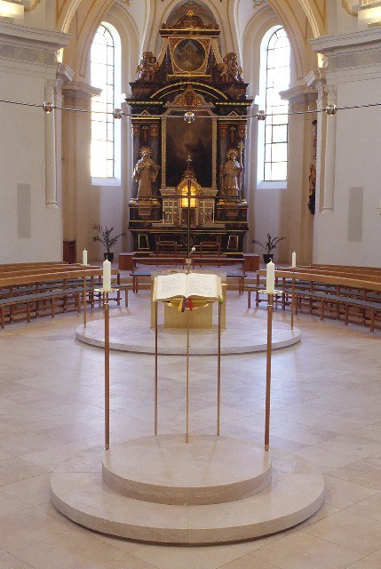 Blick vom Ambo zum Altar