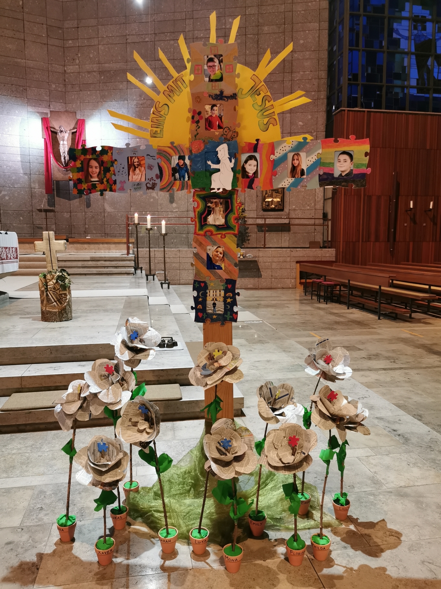 Aoes Kreuz mit Puzzleteilen