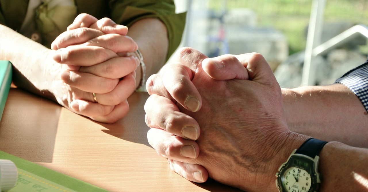 Hands 2168901 1280
