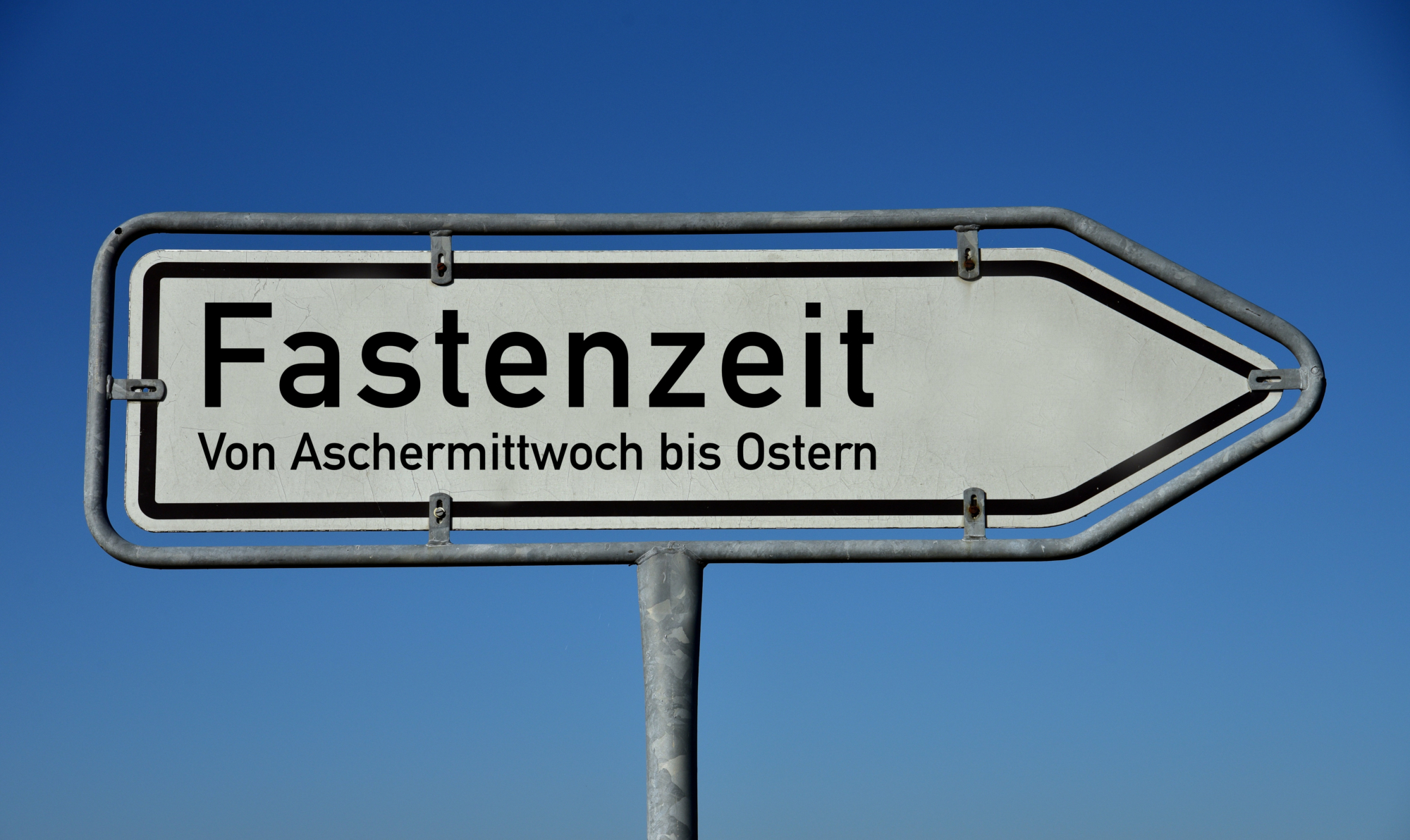 Shield 3715001 Fastenzeit 2 by ulleo pixabay pfarrbriefservice