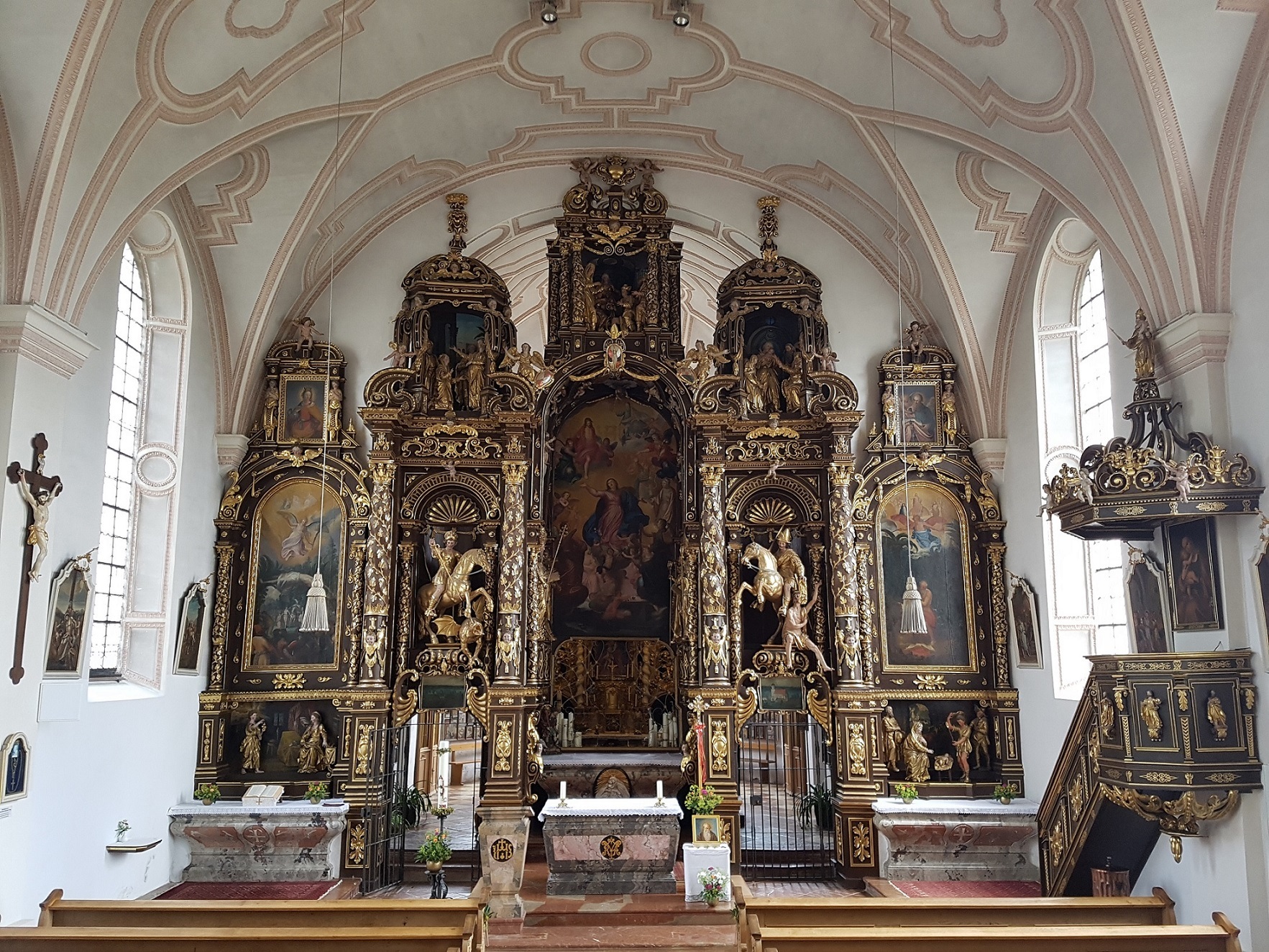 Altarwand 2