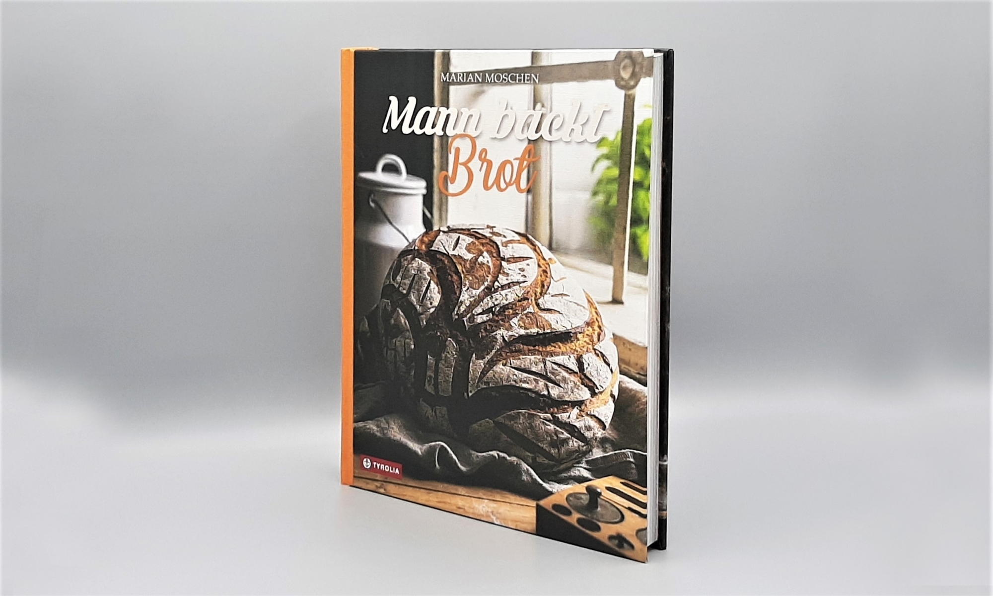 Mann backt Brot1